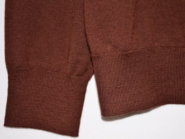 Maglia con Scollo a V in Lana Mercerizzata e Cashmere – Marrone