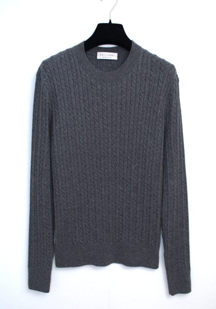 Maglia Girocollo in Cashmere a Trecce – Grigio Antracite