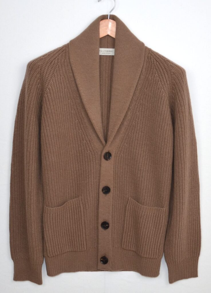 Cardigan in lana con collo sciallato