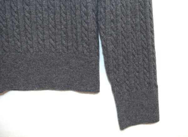 Maglia Girocollo in Cashmere a Trecce – Grigio Antracite